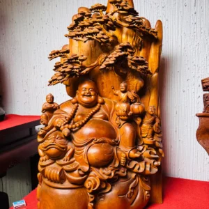 tượng di lặc ngồi gốc tùng