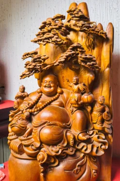 tượng di lặc ngồi gốc tùng - góc nghiêng phải