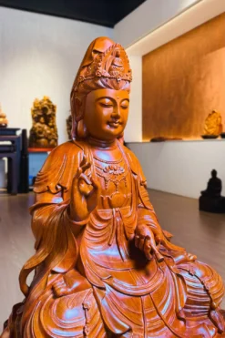 Tượng Quan Âm gỗ hương đá - chụp từ bên trái