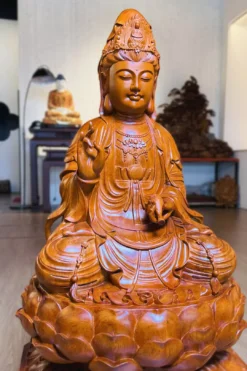 Tượng Quan Âm gỗ hương đá - góc chéo dưới lên
