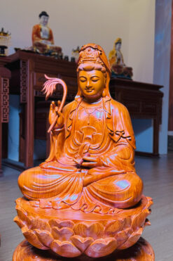 tượng quan âm đẹp - góc chụp phải