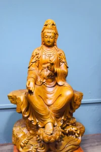 tượng quan âm tự tại - góc chính