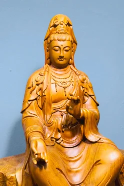 tượng quan âm tự tại - cận mặt